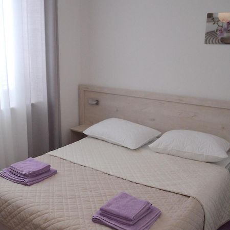 Apartments And Rooms By The Sea Jakisnica, Pag - 4160 Lun  Dış mekan fotoğraf