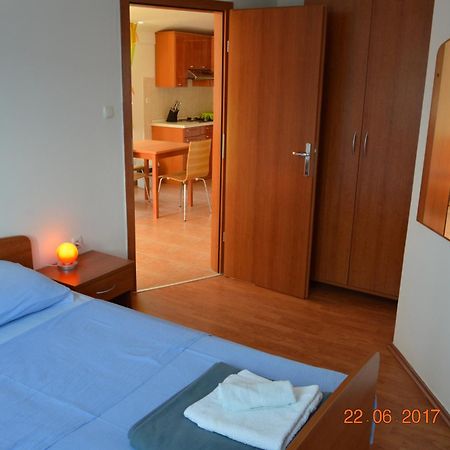 Apartments And Rooms By The Sea Jakisnica, Pag - 4160 Lun  Dış mekan fotoğraf