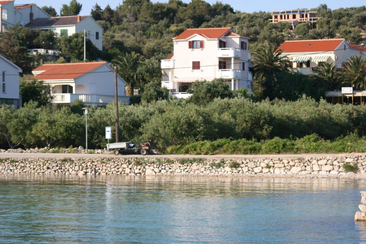 Apartments And Rooms By The Sea Jakisnica, Pag - 4160 Lun  Dış mekan fotoğraf