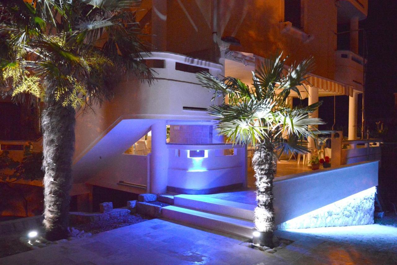 Apartments And Rooms By The Sea Jakisnica, Pag - 4160 Lun  Dış mekan fotoğraf