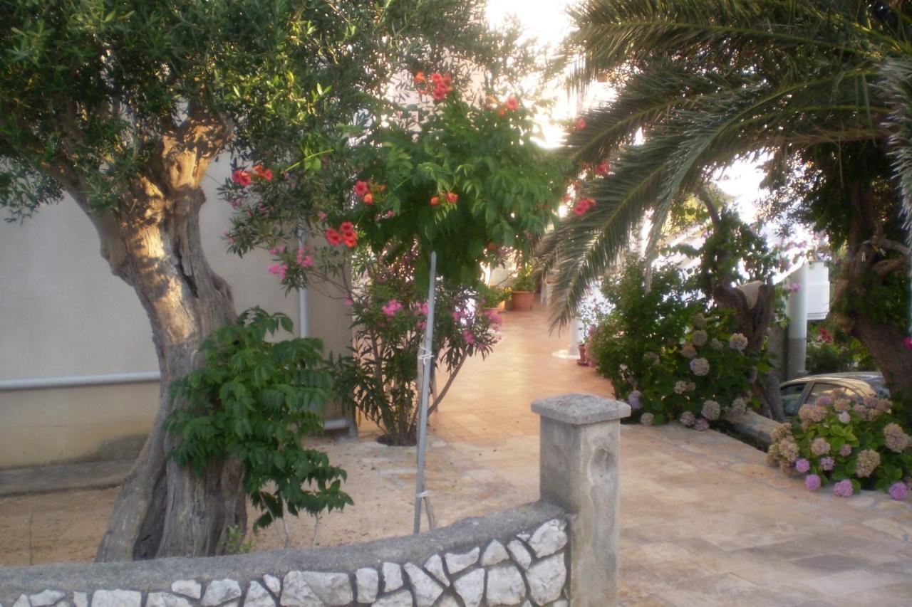 Apartments And Rooms By The Sea Jakisnica, Pag - 4160 Lun  Dış mekan fotoğraf
