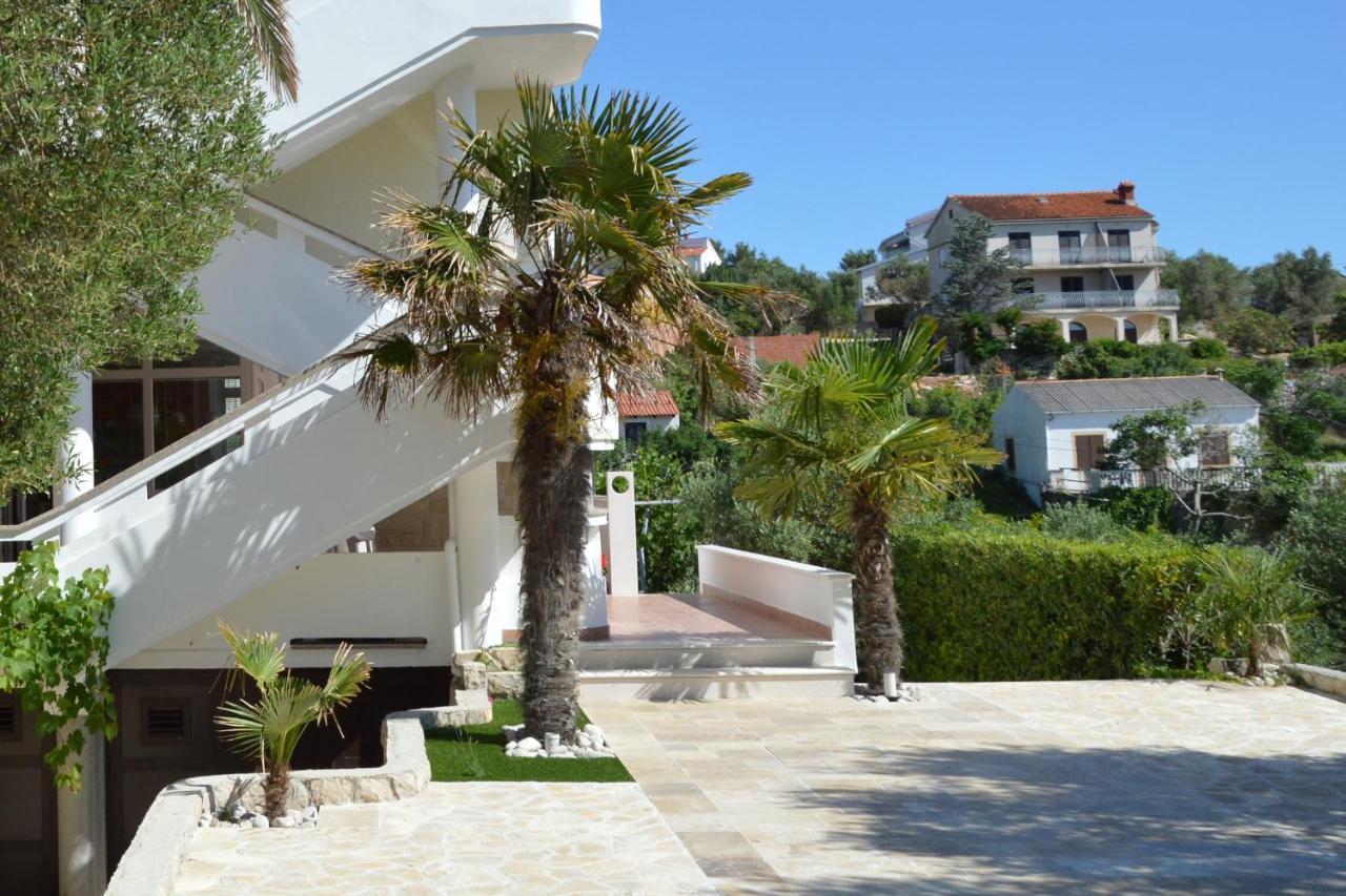 Apartments And Rooms By The Sea Jakisnica, Pag - 4160 Lun  Dış mekan fotoğraf