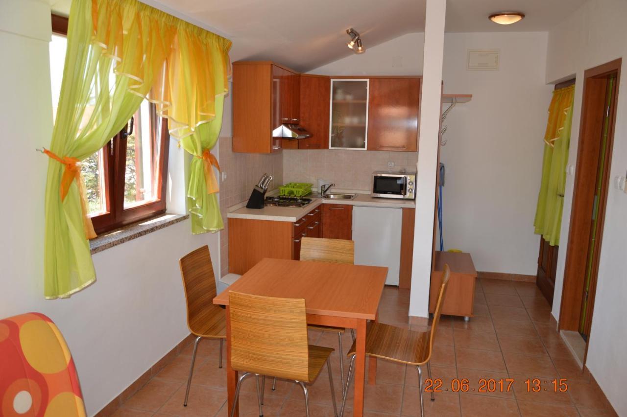 Apartments And Rooms By The Sea Jakisnica, Pag - 4160 Lun  Dış mekan fotoğraf