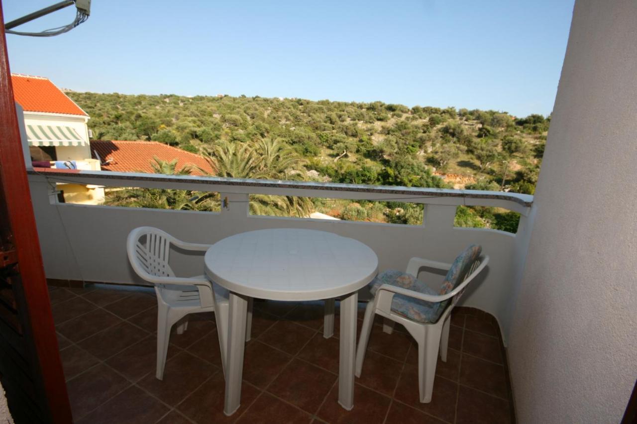 Apartments And Rooms By The Sea Jakisnica, Pag - 4160 Lun  Dış mekan fotoğraf