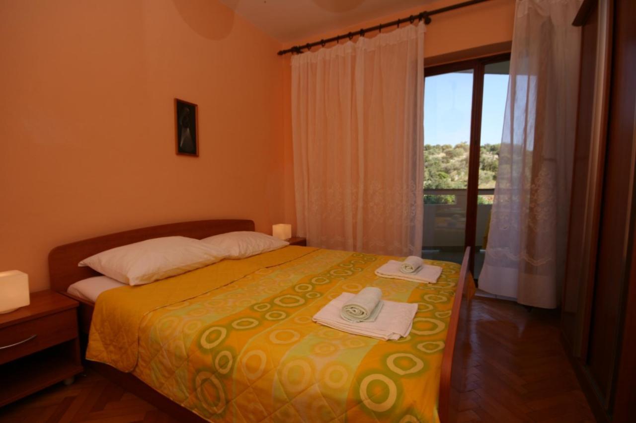 Apartments And Rooms By The Sea Jakisnica, Pag - 4160 Lun  Dış mekan fotoğraf