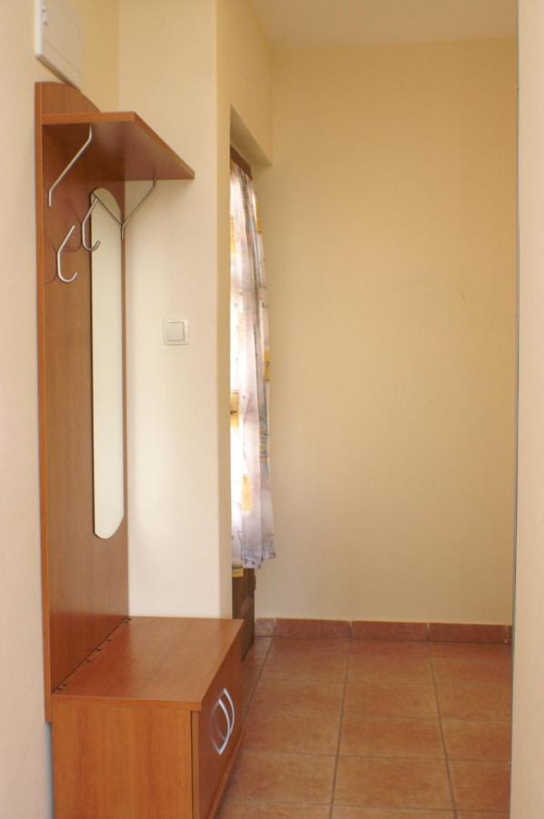Apartments And Rooms By The Sea Jakisnica, Pag - 4160 Lun  Dış mekan fotoğraf