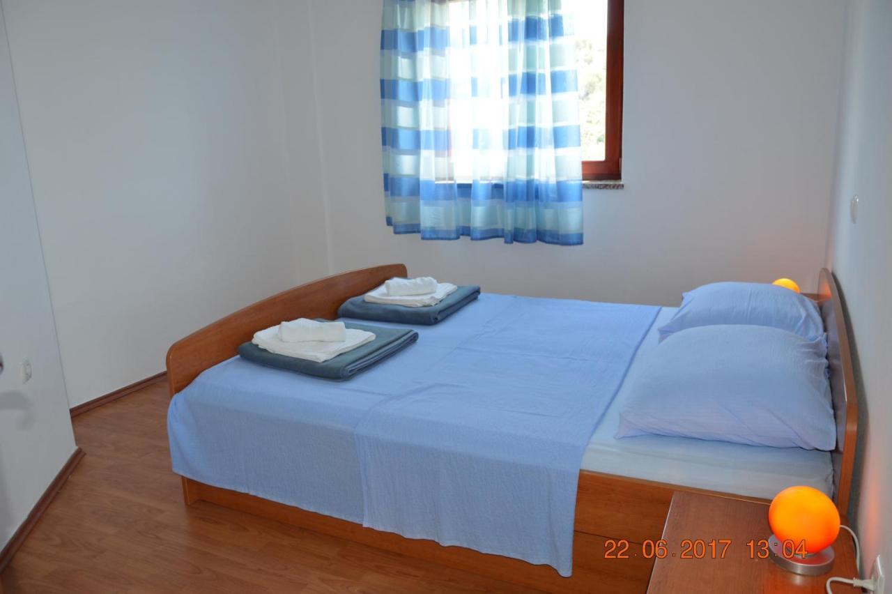 Apartments And Rooms By The Sea Jakisnica, Pag - 4160 Lun  Dış mekan fotoğraf