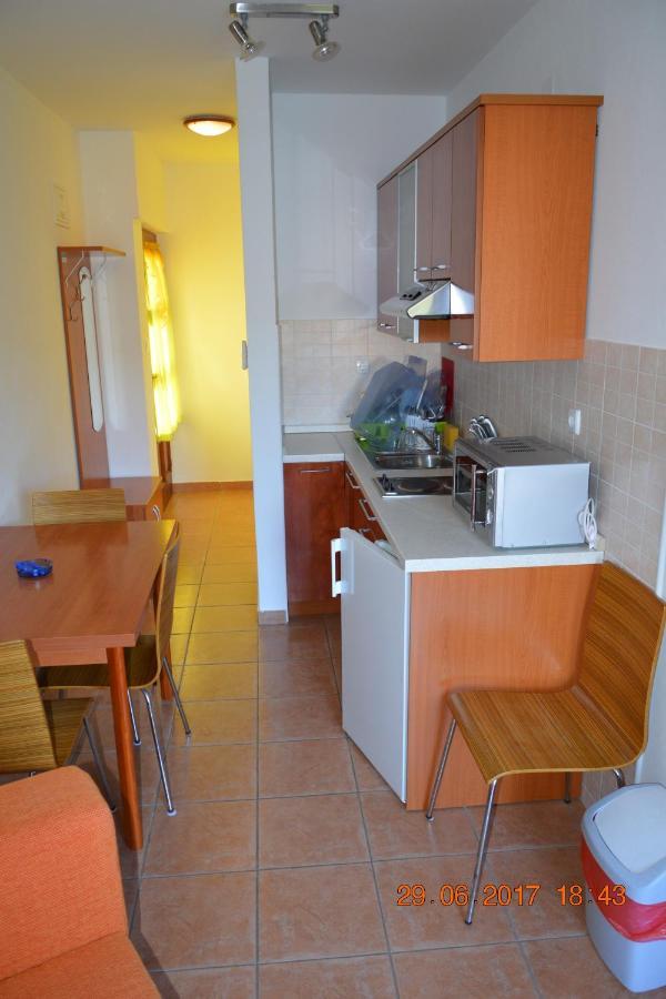 Apartments And Rooms By The Sea Jakisnica, Pag - 4160 Lun  Dış mekan fotoğraf