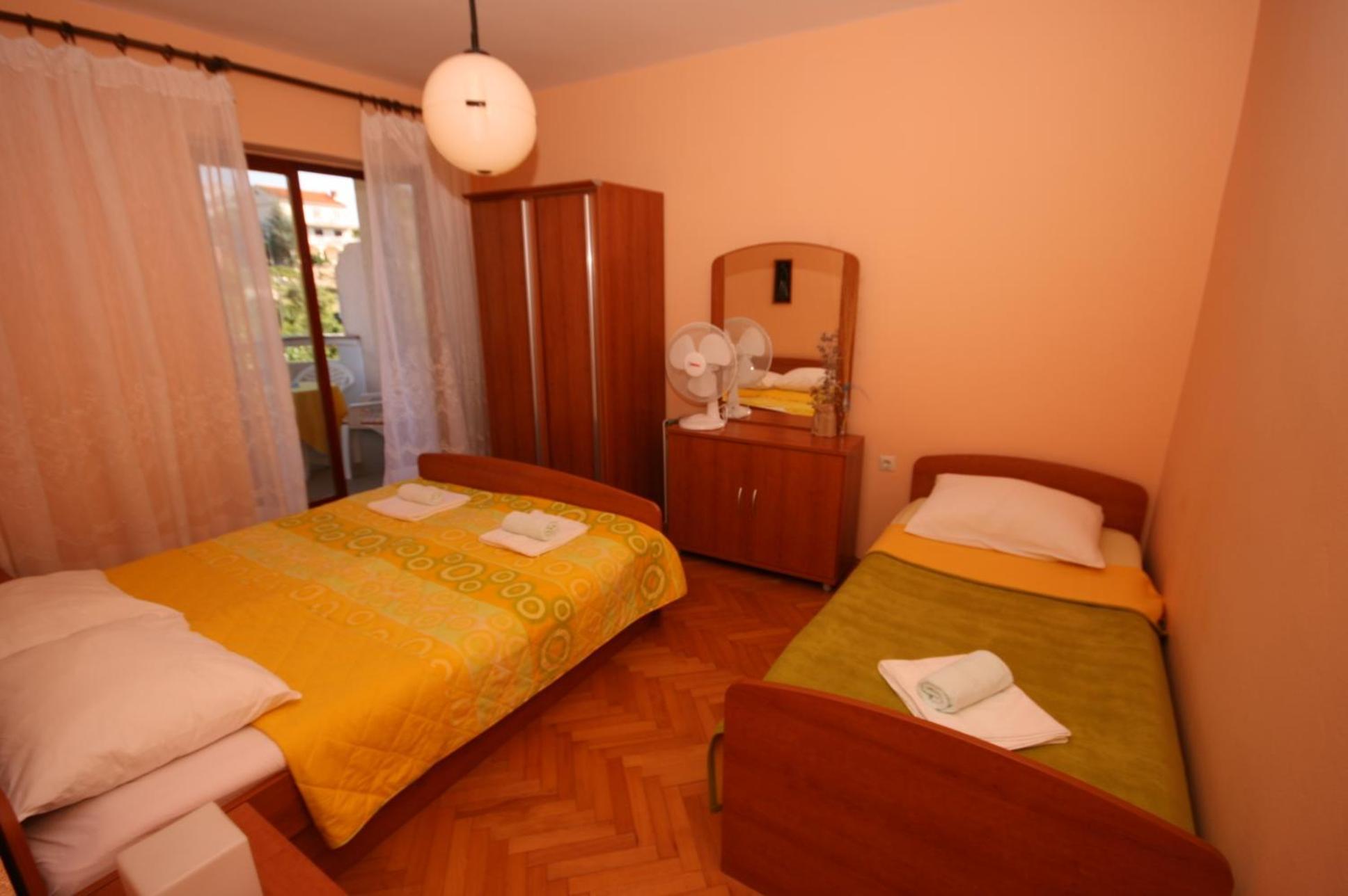 Apartments And Rooms By The Sea Jakisnica, Pag - 4160 Lun  Oda fotoğraf